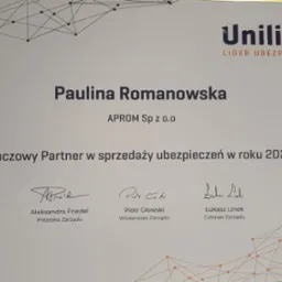Dyplom dla Pauliny Romanowskiej z APROM Sp z o.o. jako Kluczowego Partnera w sprzedaży ubezpieczeń w roku 2023 od Unilink Lider Ubezpieczeń, podpisany przez Aleksandrę Friedel, Piotra Głowskiego...