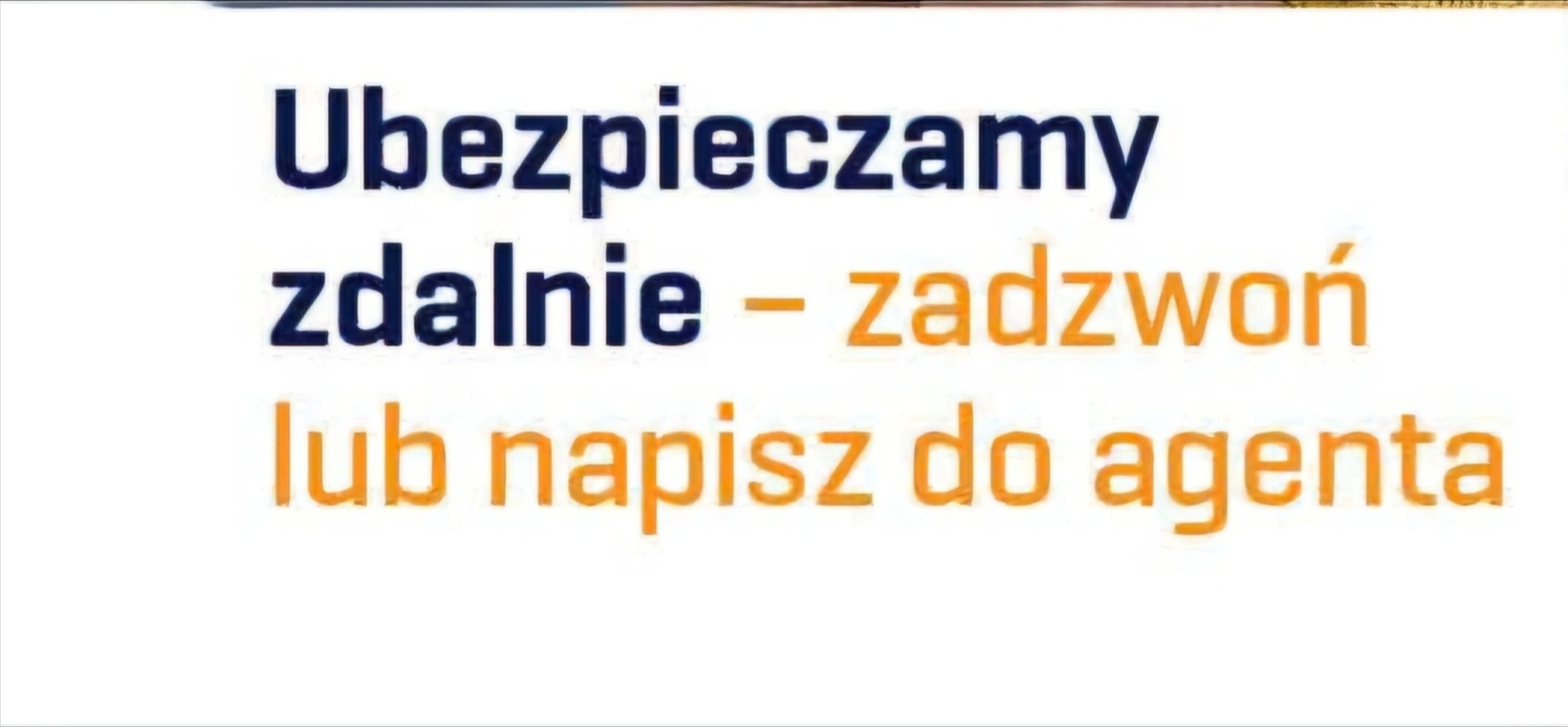 Napis na białym tle: Ubezpieczamy zdalnie - zadzwoń lub napisz do agenta. Słowo 'ubezpieczamy' i 'zdalnie' w kolorze granatowym, reszta tekstu w kolorze pomarańczowym.