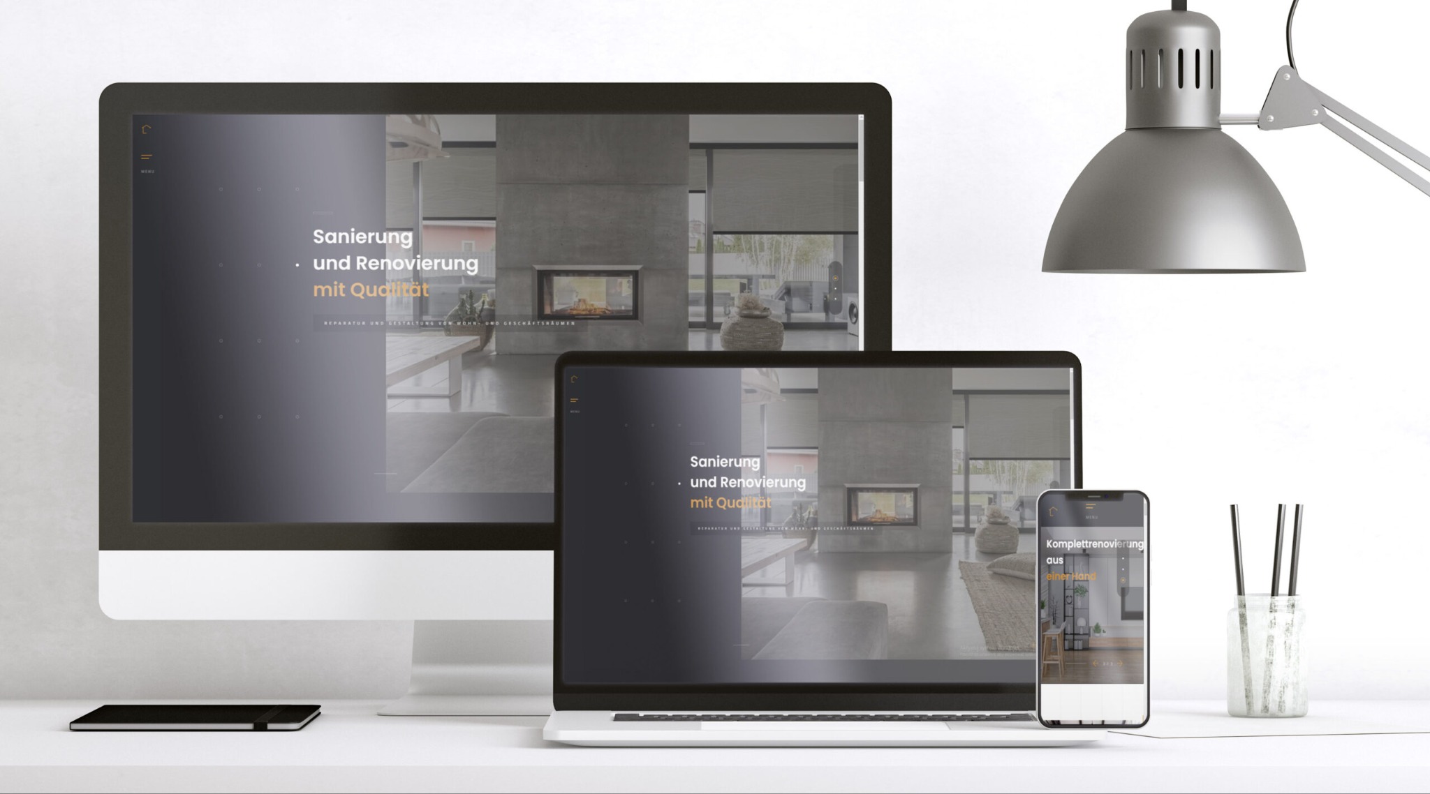 Responsywna strona internetowa prezentująca usługi remontowe na monitorze, laptopie i smartfonie, z widocznym nowoczesnym kominkiem w tle.