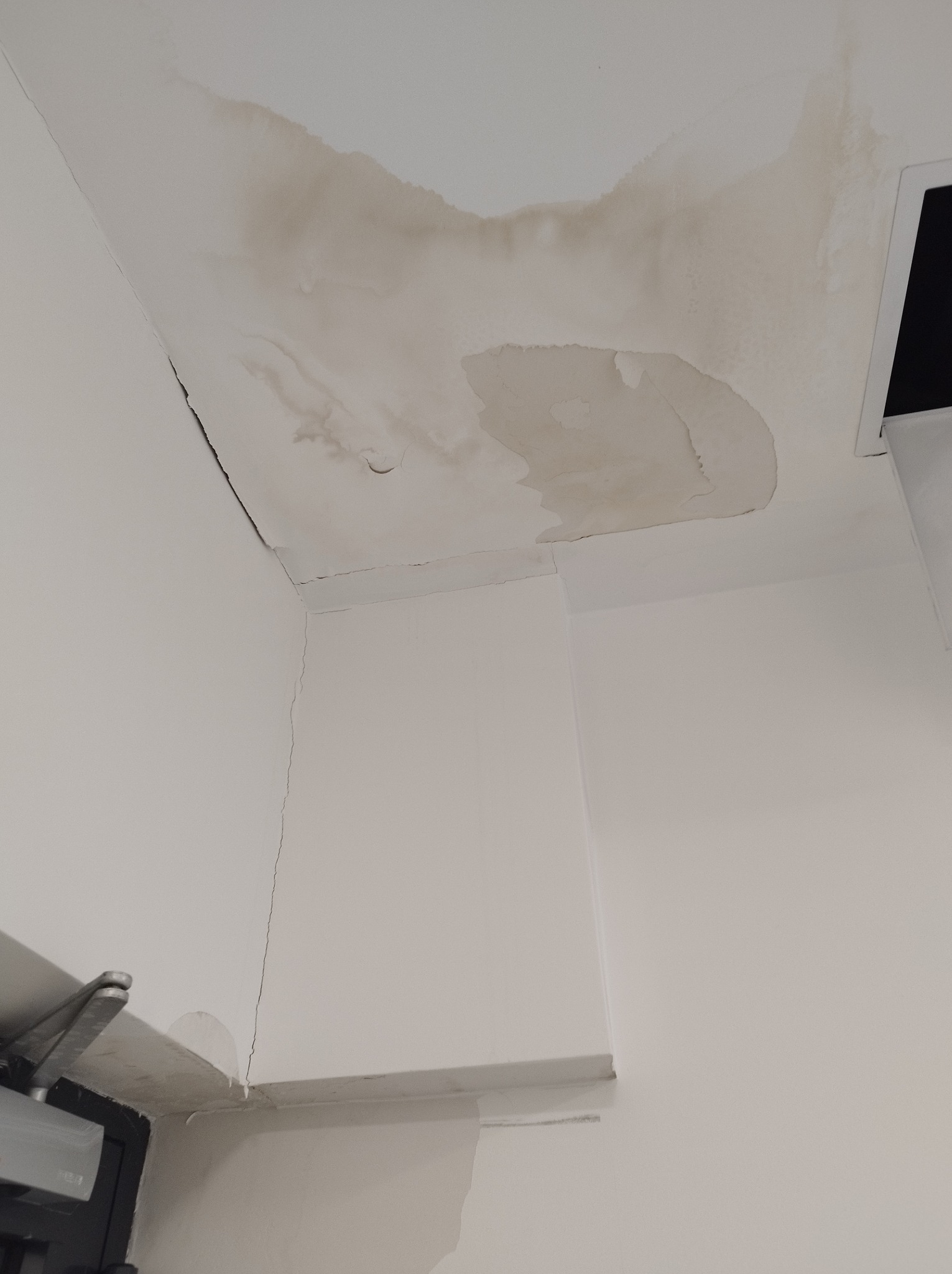 Naprawa sufitu po zalaniu