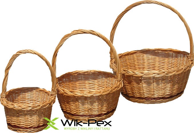 Trzy wiklinowe kosze różnej wielkości z uchwytami, na białym tle, z widocznym logo producenta Wik-Pex.