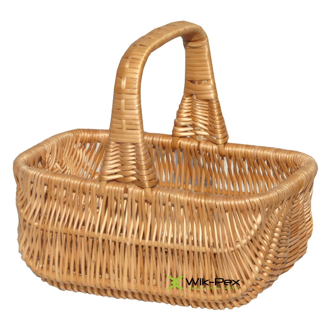 Pusty, pleciony kosz z wikliny o prostokątnej podstawie i pojedynczym uchwycie, widoczne logo firmy Wik-Pax w dolnym rogu.
