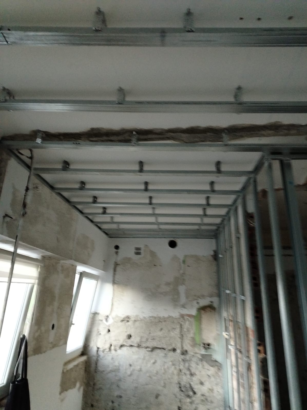 Wykonujemy również stelaże, zabudowy gk.