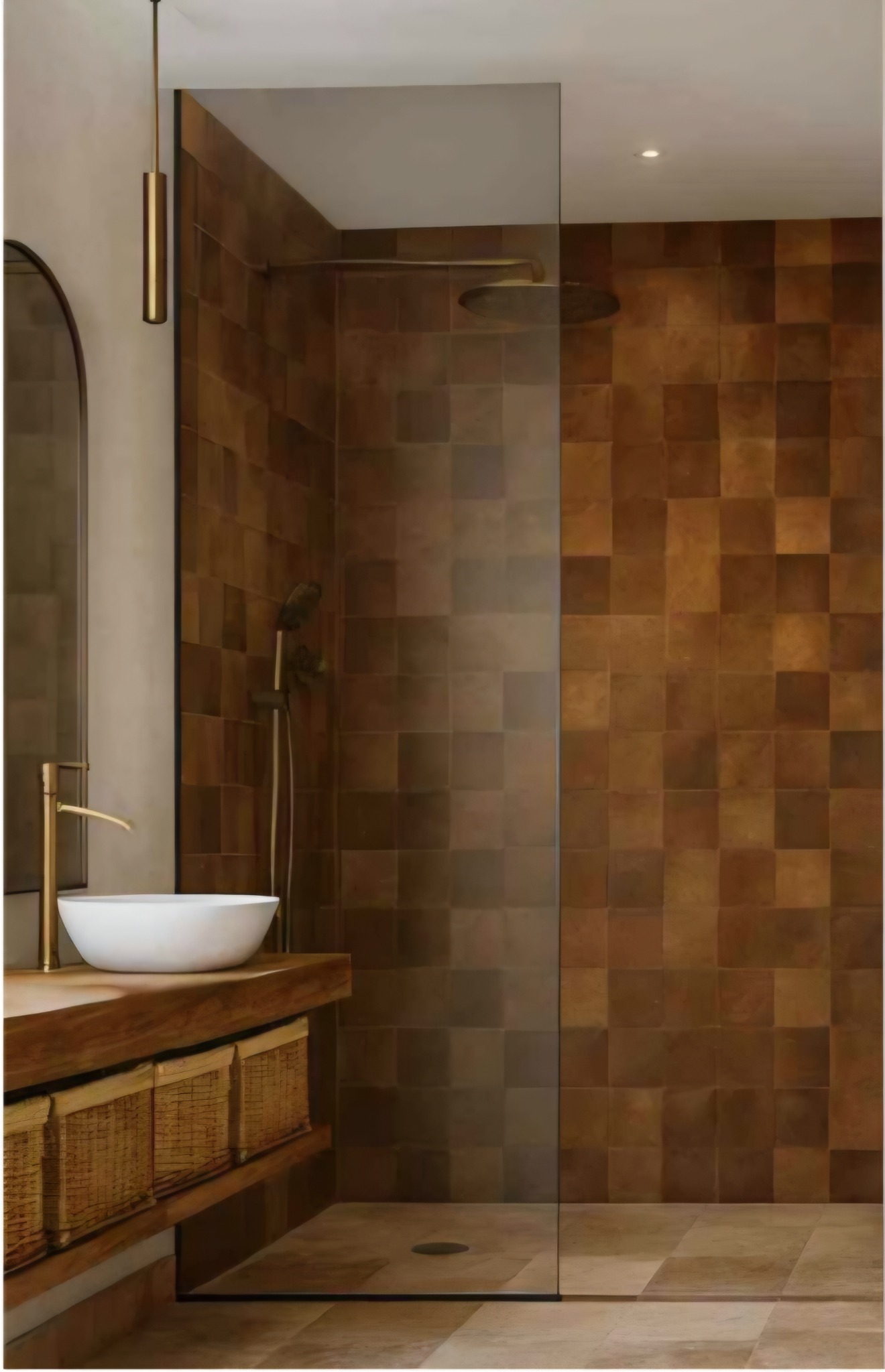 Nowoczesna łazienka z kabiną prysznicową typu walk-in, wykończona brązowymi płytkami w kwadraty. Umywalka nablatowa na drewnianym blacie z koszami.