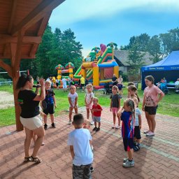 GD Play wynajem dmuchańców, piana party, fotobudka 360 - Pani Natalia potrafi skupić na sobie naprawdę dużą liczbę dzieci i każdy z chęcią wykonuje te różne zabawy :)