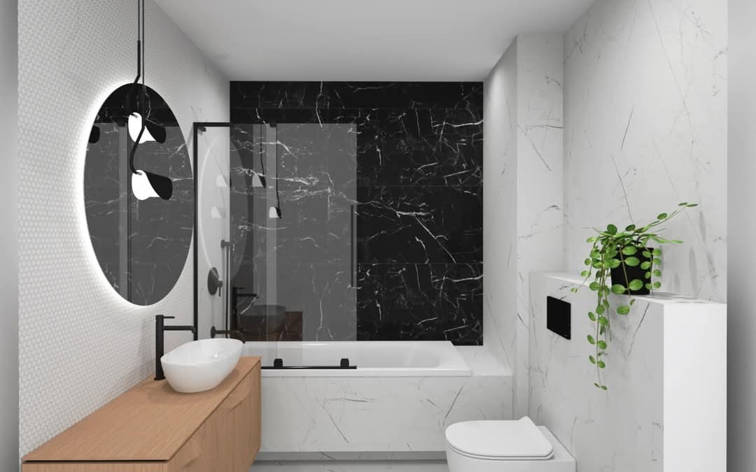 Nowoczesna łazienka z czarno-białymi marmurkowymi płytkami, drewnianą szafką pod umywalką i okrągłym lustrem z podświetleniem LED.