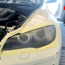 Myjnia samochodowa ZUBART - Polerowanie lamp - lampy przed zabiegiem.