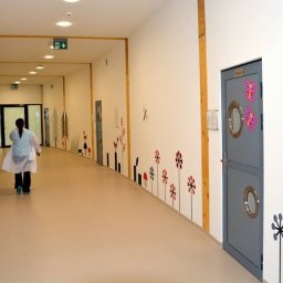 POSADZKIZYWICZNE.COM SPÓŁKA Z OGRANICZONĄ ODPOWIEDZIALNOŚCIĄ - Posadzka żywiczna w szkole