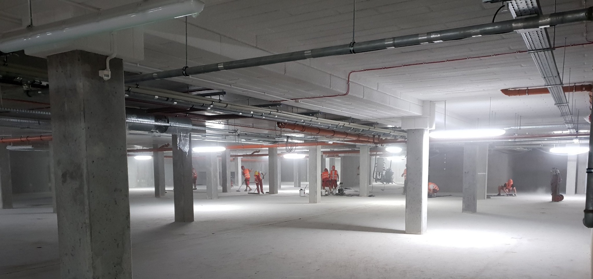 Posadzka żywiczna w garażu 5000m2