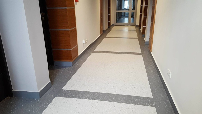 Korytarzew technologii poliuretanowej 1200m2