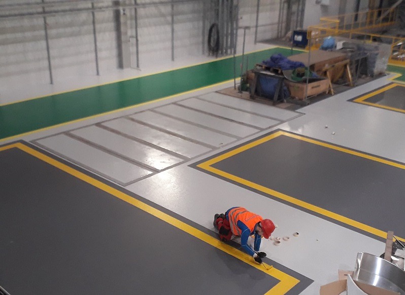 Posadzka żywiczna w zakładzie 800m2