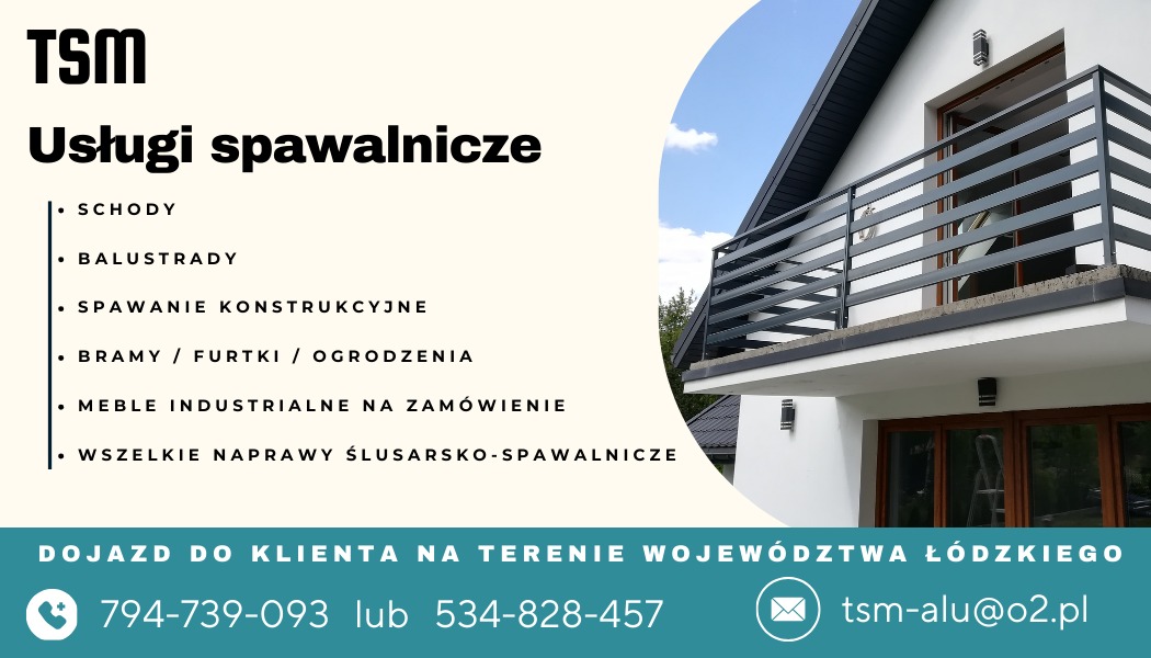 Nowoczesna, pozioma balustrada balkonowa w kolorze antracytowym, zamontowana na białym budynku z ciemną dachówką. Widok z dołu, błękitne niebo w tle.