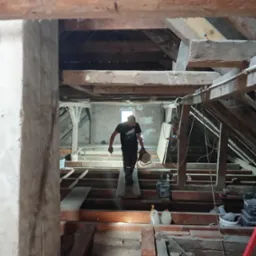 Przerobione konstrukcji starego budynku i komplety remont domu 250 m