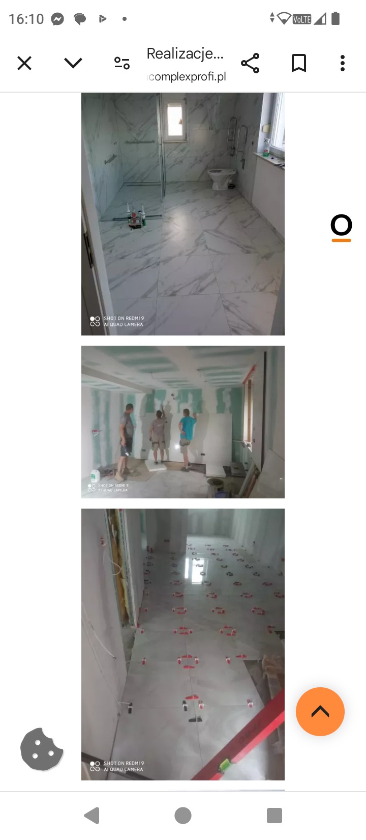 Mozaika zdjęć: wykończona marmurowa łazienka, montaż płyt karton-gips przez trzech mężczyzn, układanie płytek podłogowych z użyciem krzyżyków dystansowych.