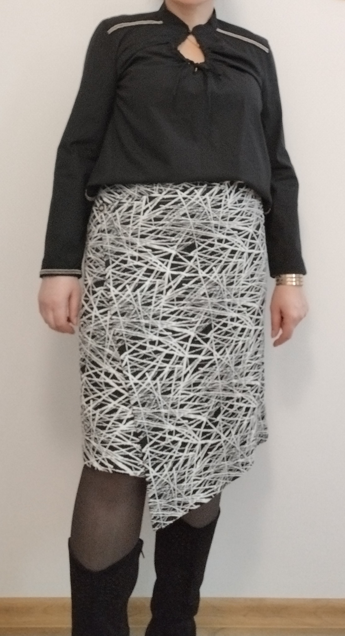 Spódnica asymetryczna na podszewce