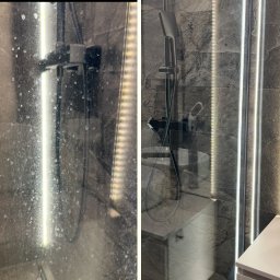 Profesjonalna Firma Sprzątająca - Martyna Zasada - Kabina prysznicowa: po lewej brudna, z zaciekami, po prawej czysta, lśniąca. Efekt sprzątania, widoczne oświetlenie LED i marmurowe wykończenie.