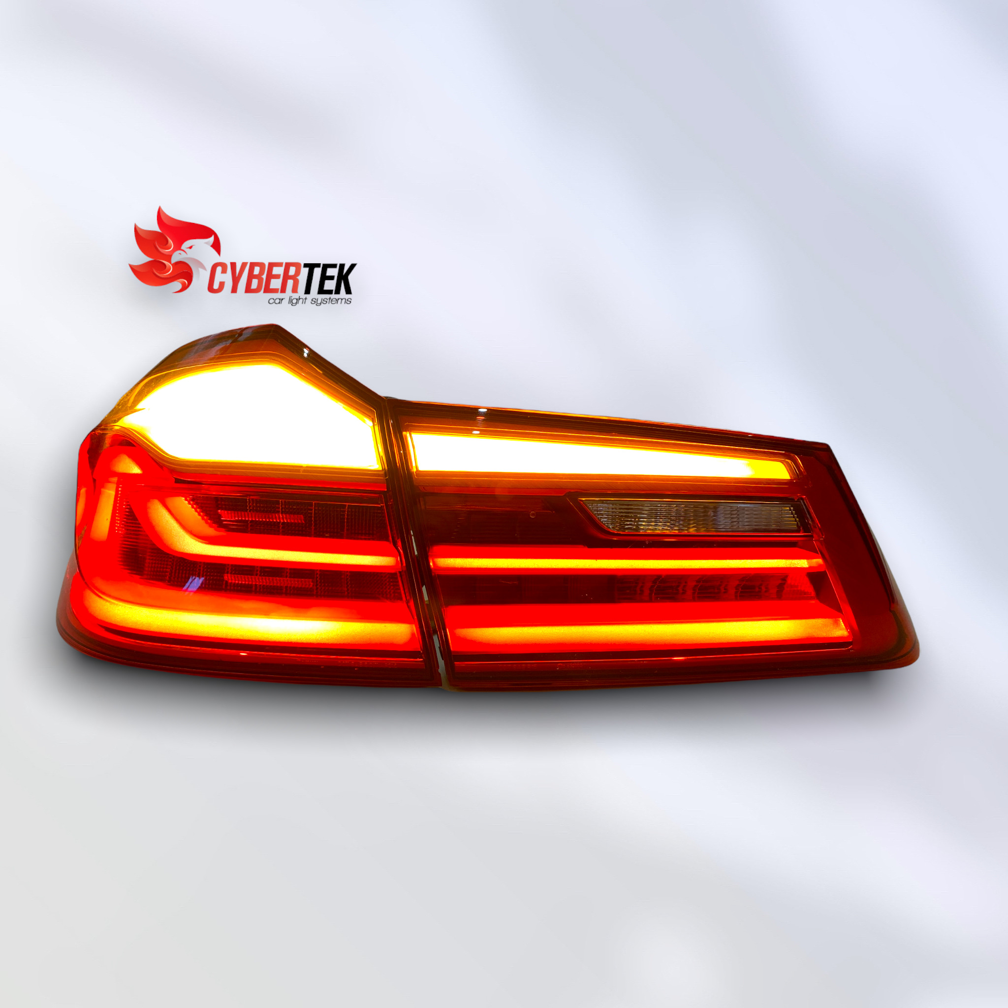 Świecąca tylna lampa samochodowa LED marki Cybertek na białym tle z widocznym logo firmy.