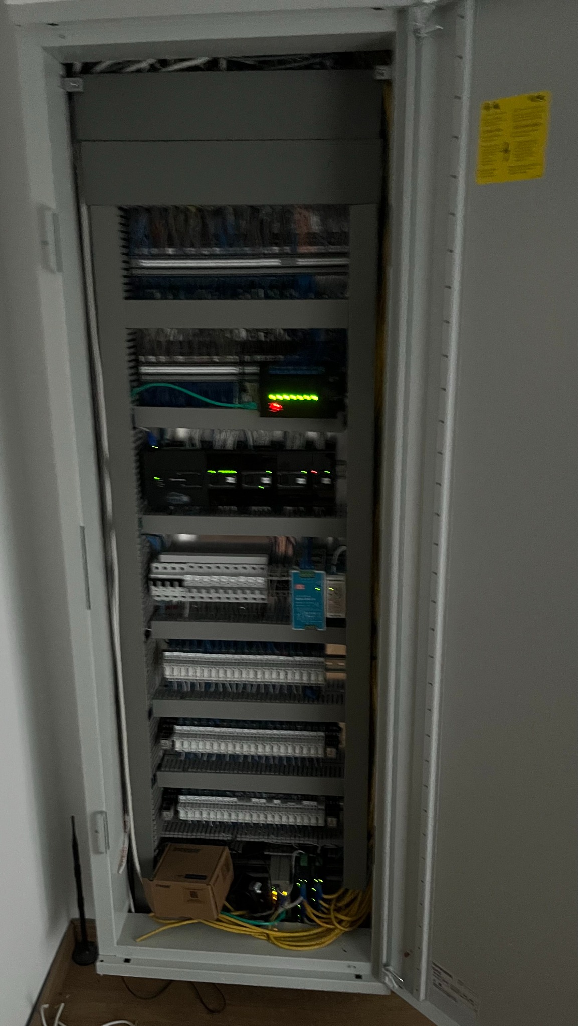 System automatyki domowej oparty o sterowniki przemysłowe PLC