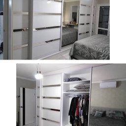 Andrii Pavlov - Biała szafa przesuwna z lustrem w sypialni, widok na wnętrze z ubraniami i półkami. Minimalistyczny design, szklane panele, oświetlenie LED.