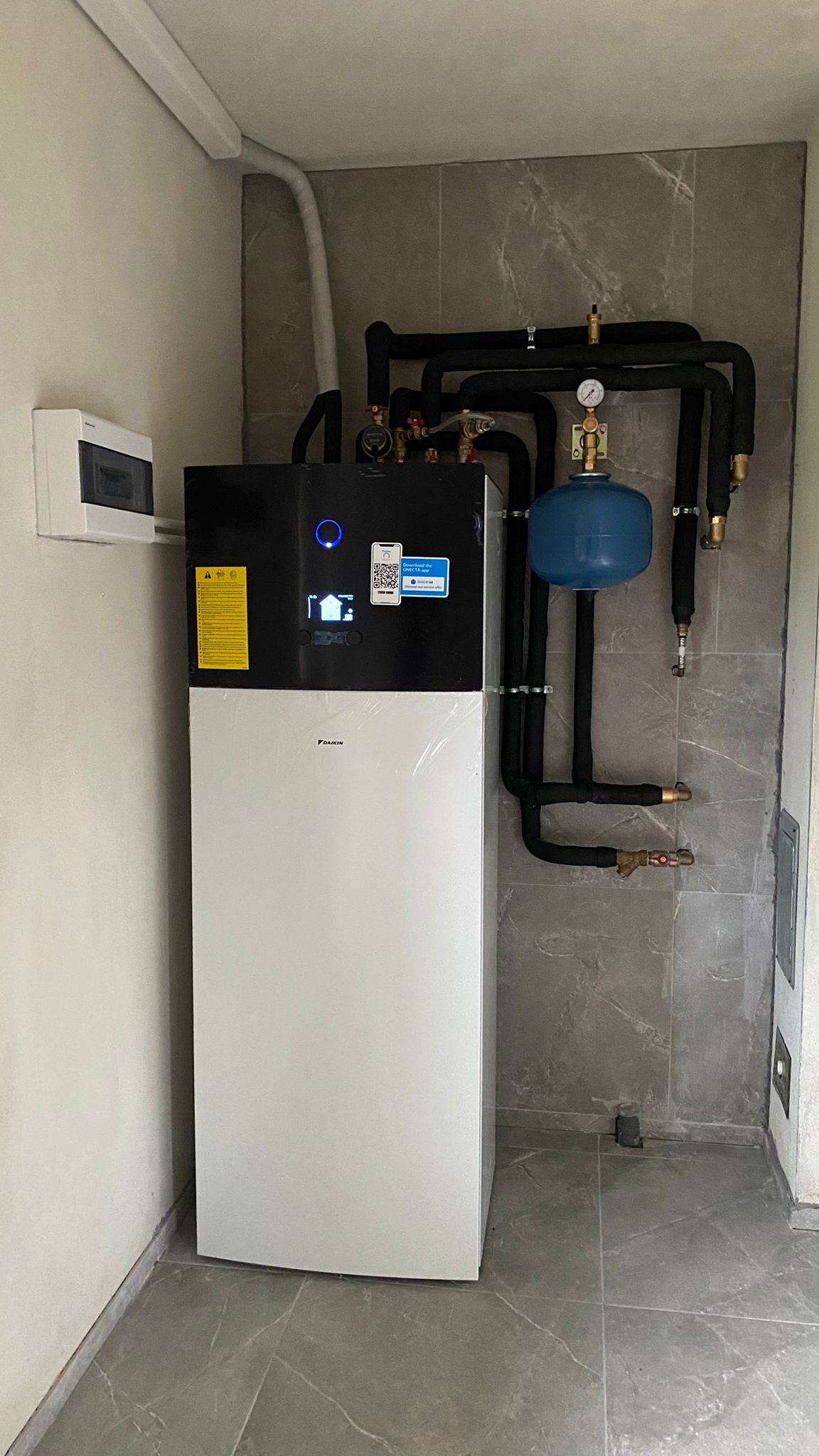 16-326 Płaska, pompa ciepła Daikin 4kW ERGA04EVH, EHVH04S18E6V