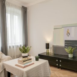 Wola, Kolonia Wawelberga, 2 pokojowe mieszkanie w kamienicy z 1898 roku. Gratka dla miłośników historii. Bardzo dobra lokalizacja metro Młynów lub Płocka, autobusy, tramwaje. Kamienica po rewitalizacji. 