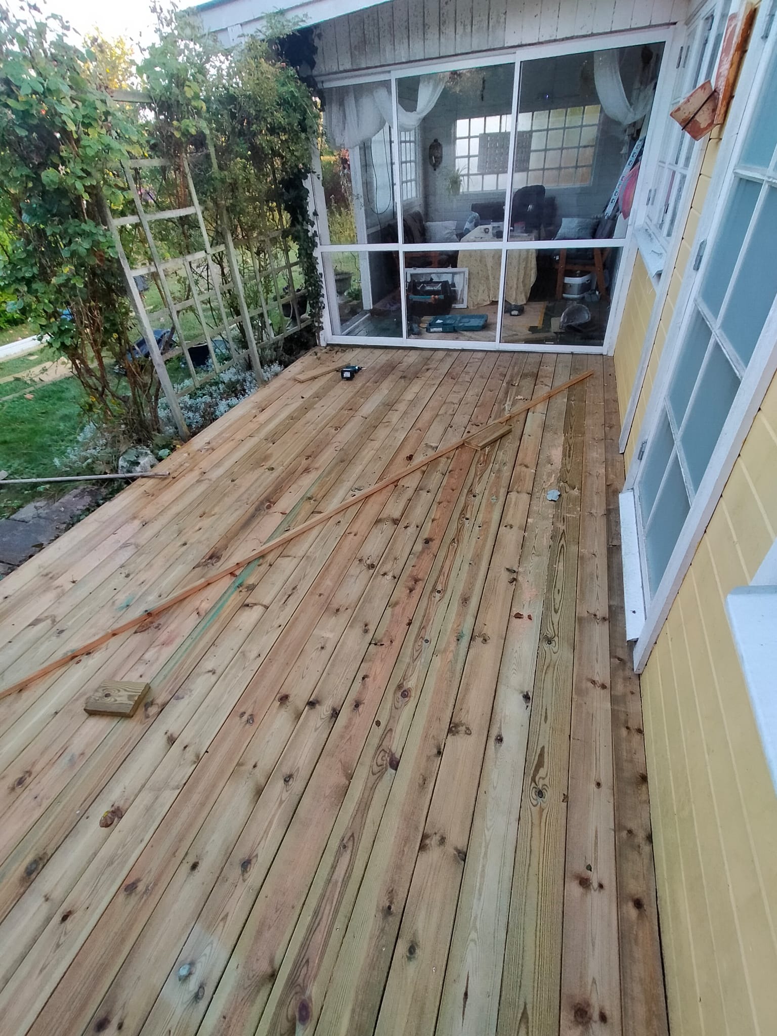 wymiana desek tarasowych