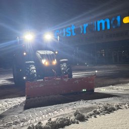 Odśnieżanie parkingu wraz z posypywaniem solą
