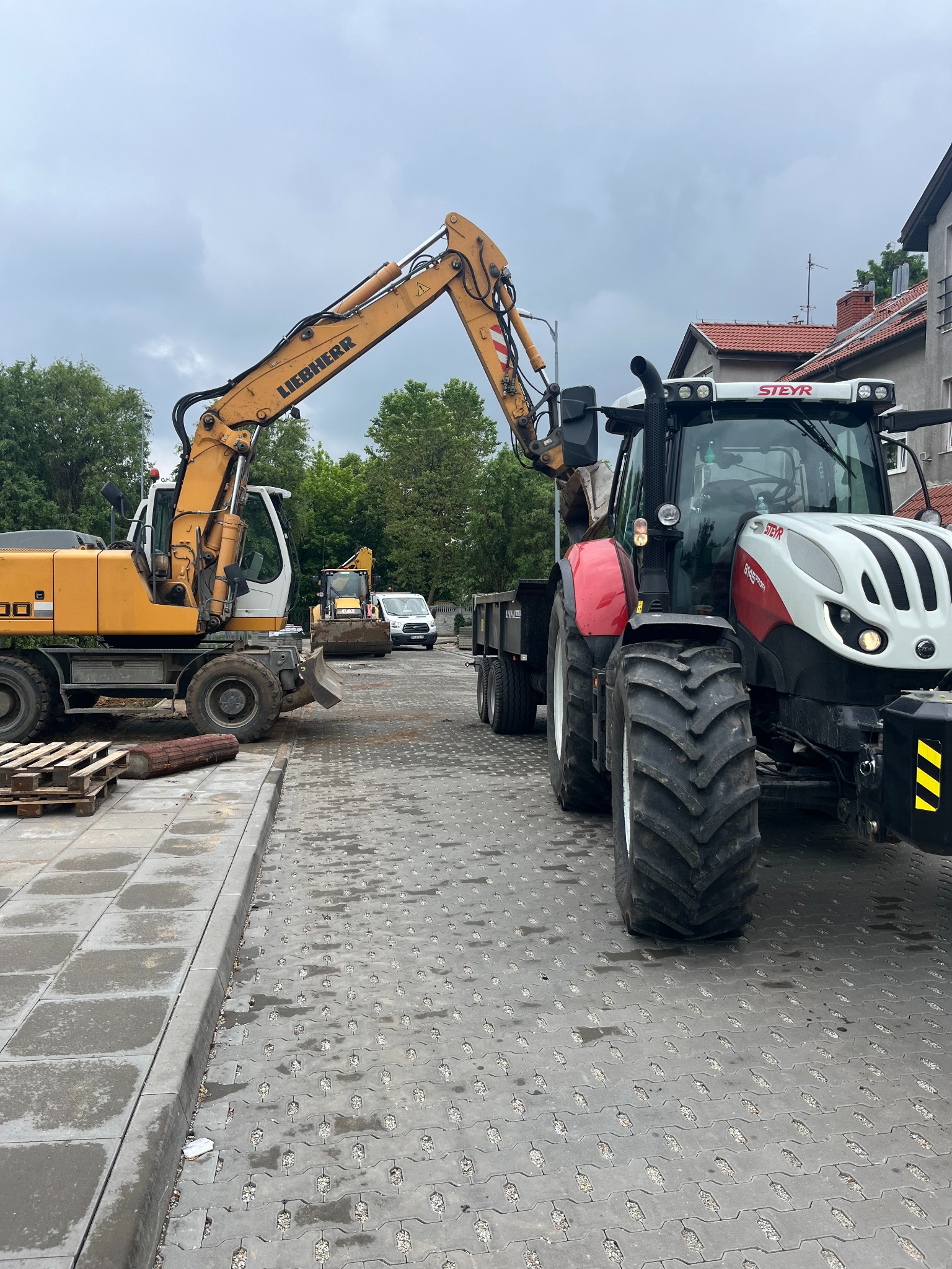 Budowa drogi w Komornikach