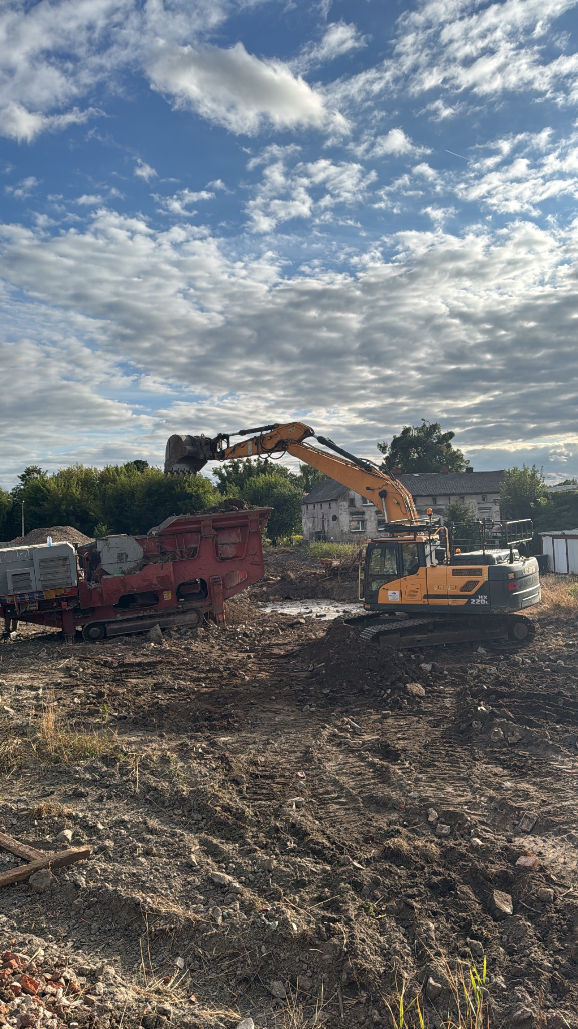 Rozbiórka + przygotowanie gruzu do ponownego wykorzystania (utwardzenie terenu)