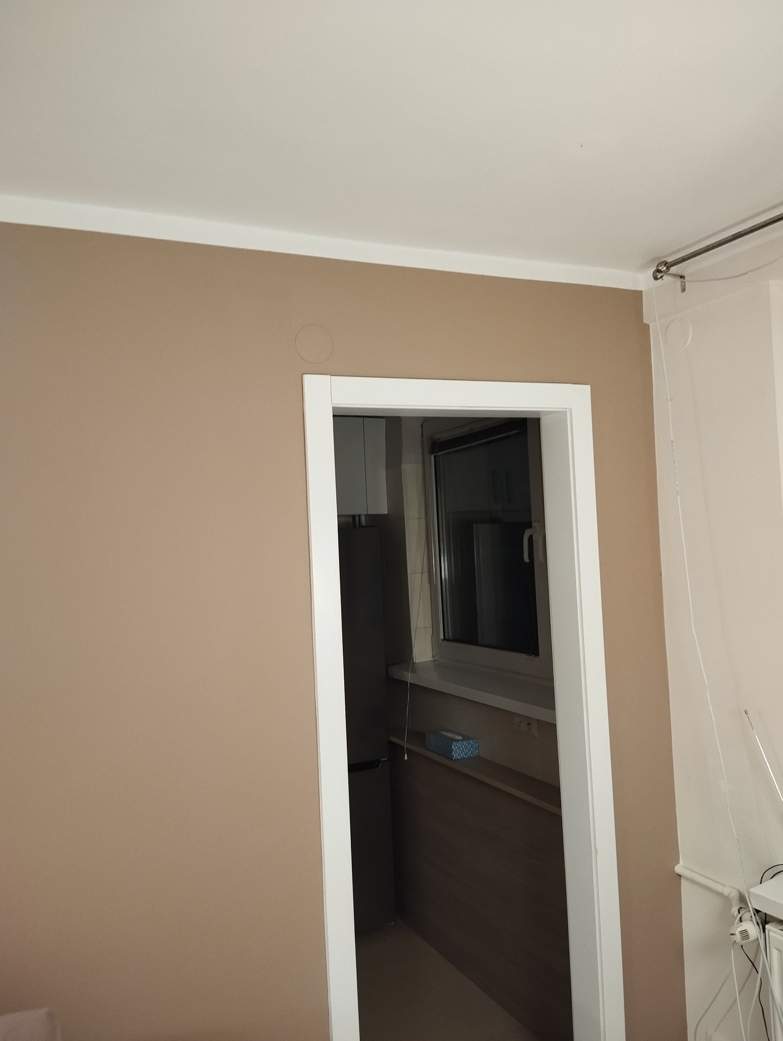 Kolejne malowanie ściany.