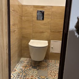 Naprawa WC wymiana geberitu po remoncie pionów 