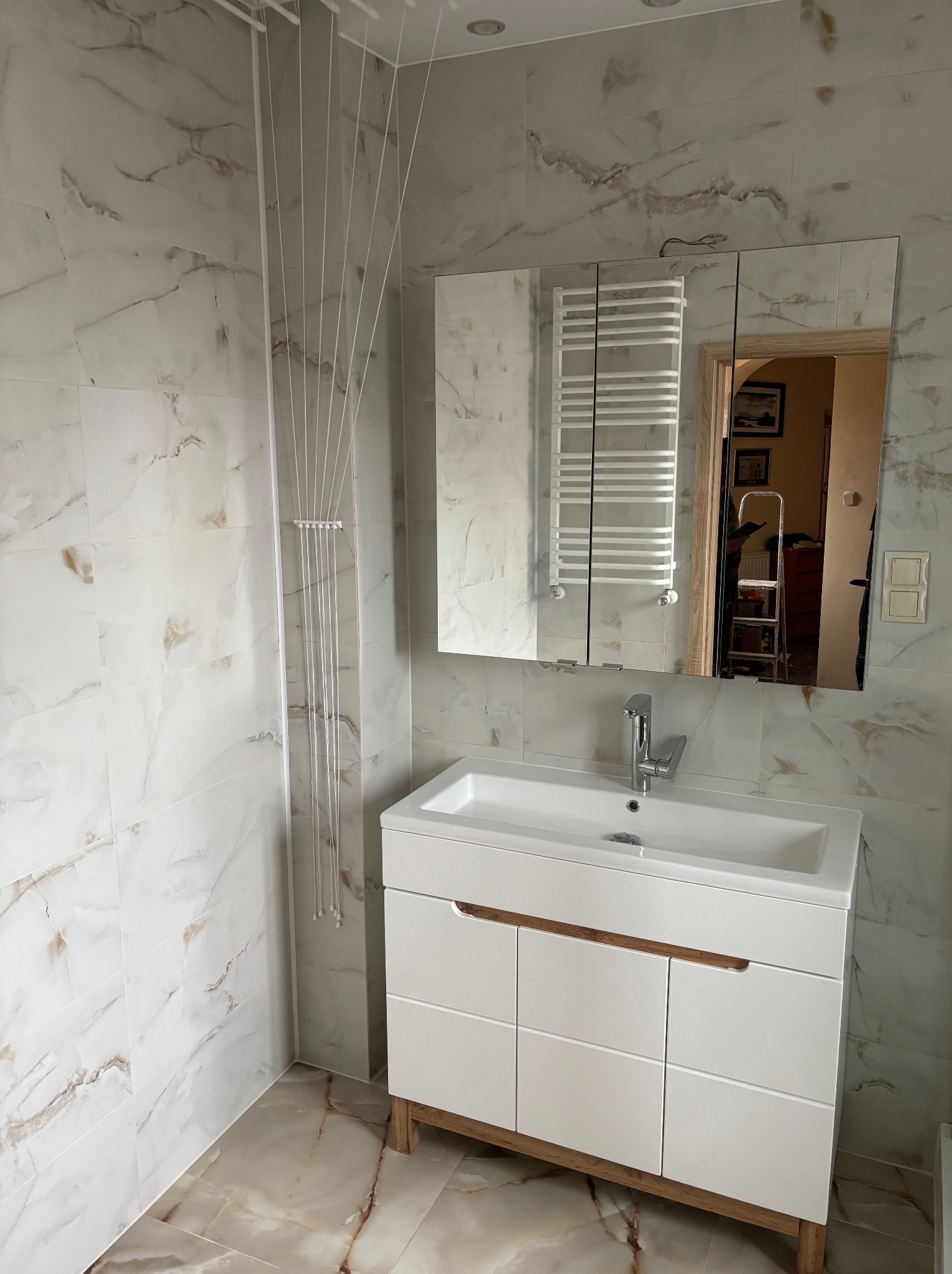 Szafka umywalkowa suszarka