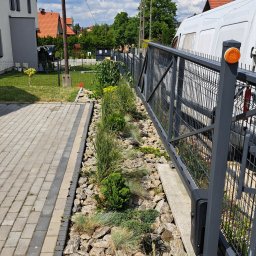 Założona rabata z korą kamienną