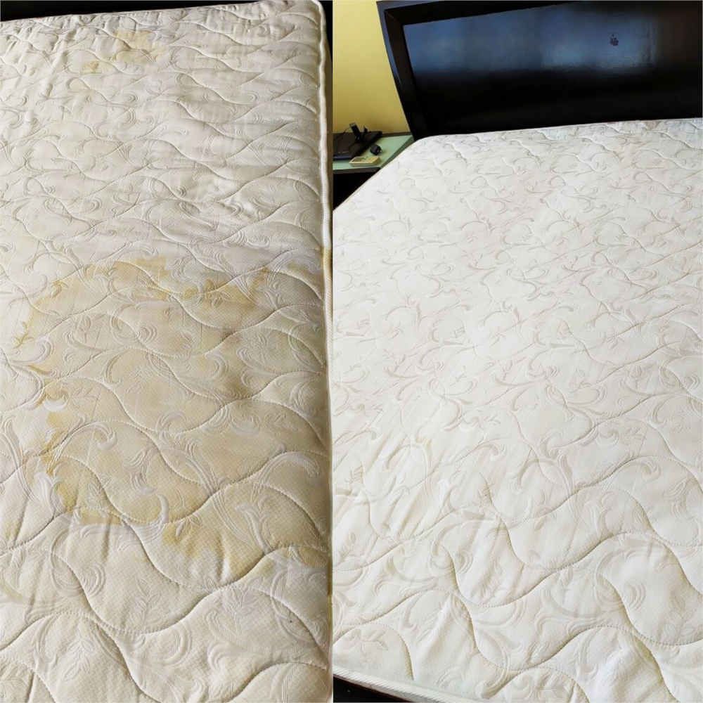 Porównanie: widoczna różnica w czystości materaca przed i po czyszczeniu, z wyraźnymi plamami na lewej połowie i odświeżonym wyglądem na prawej.