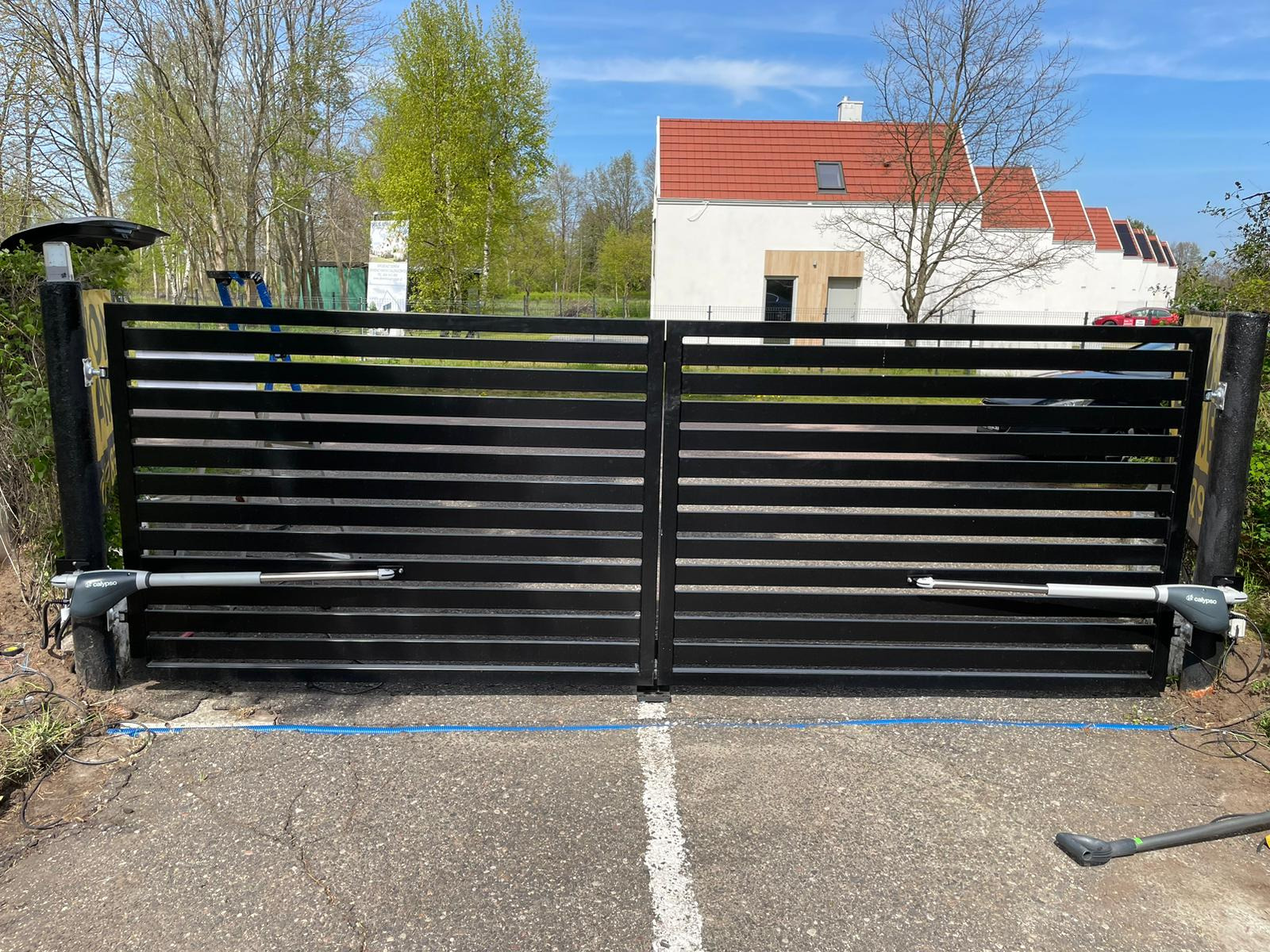 Napęd Calypso zamontowany na ciężkiej bramie