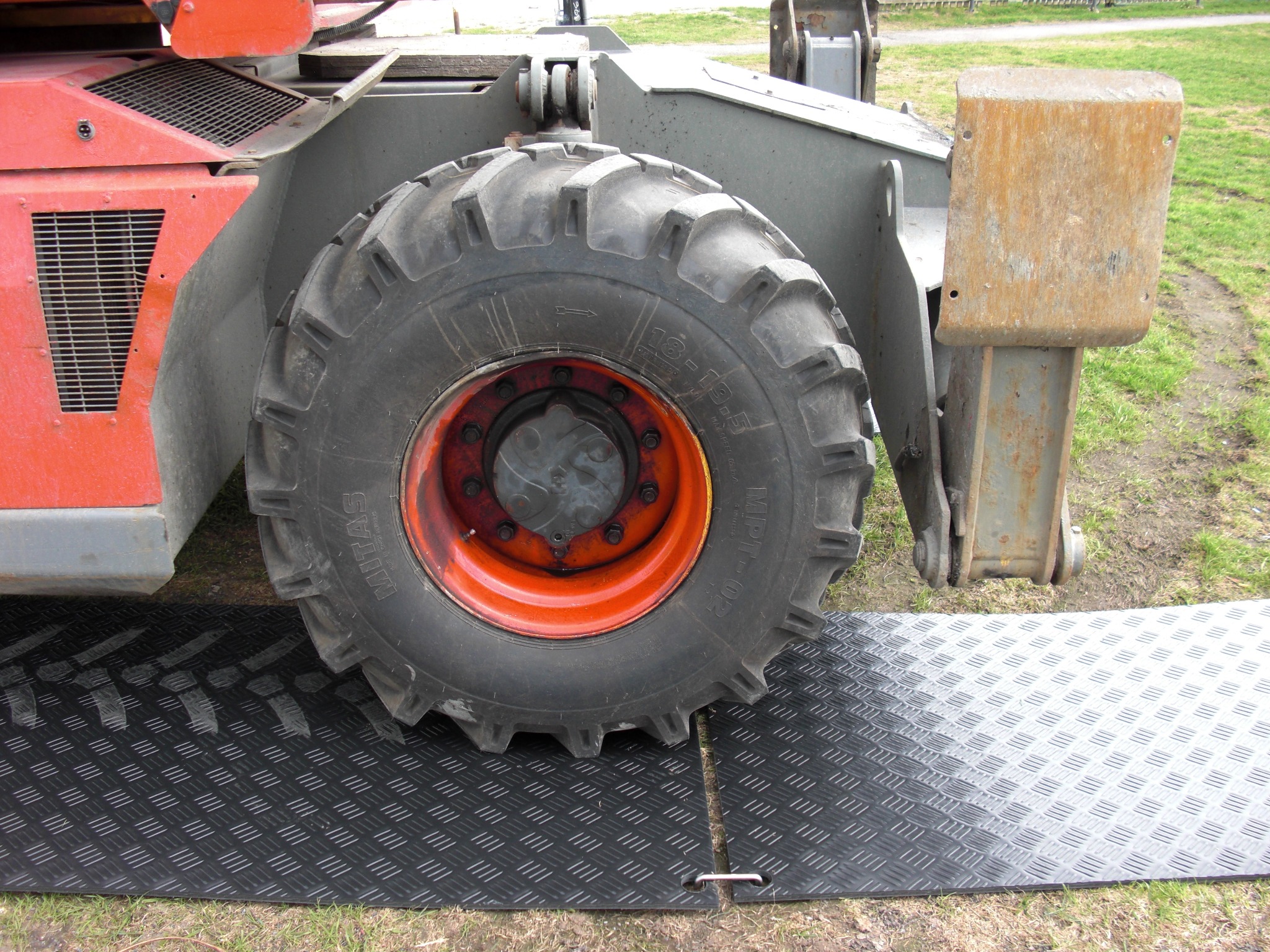 płyty z tworzywa LDPE do zabezpieczenia oraz zwiększenia nośności gruntów