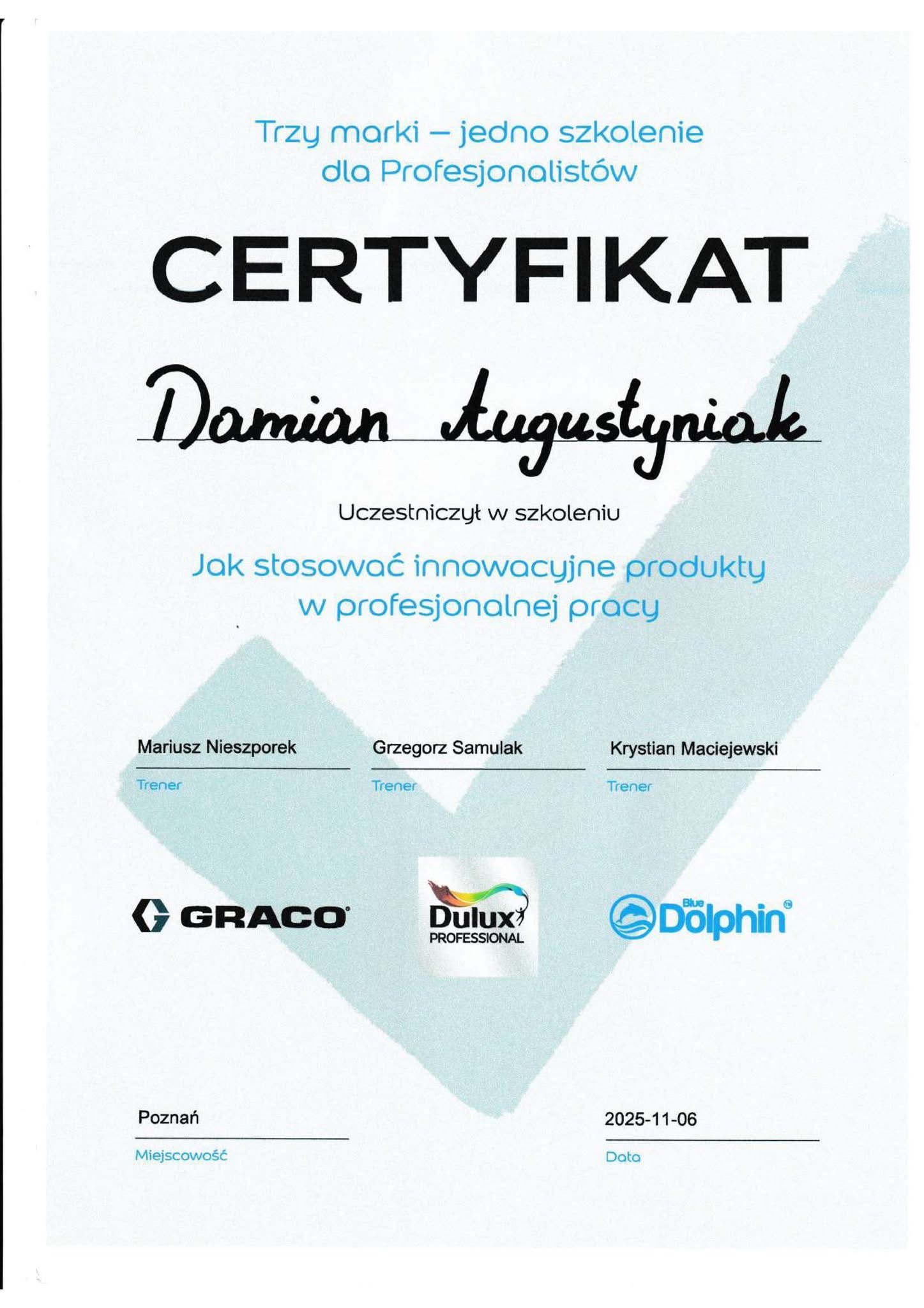 Certyfikat ukończenia szkolenia z zakresu stosowania innowacyjnych produktów w profesjonalnej pracy, wystawiony na nazwisko Damian Augustyniak. Sygnowany przez trenerów i marki.