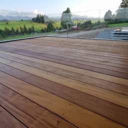 Taras na Podhalu.
Drewno egzotyczne Garapa, deska gładka