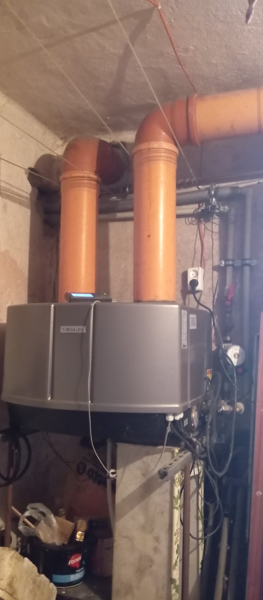 Zamontowana pompa ciepła na ciepłą wodę użytkową