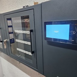 SPECJALISTA.NET SPÓŁKA Z OGRANICZONĄ ODPOWIEDZIALNOŚCIĄ - Elektroniczny depozytor kluczy Roger Racs 5