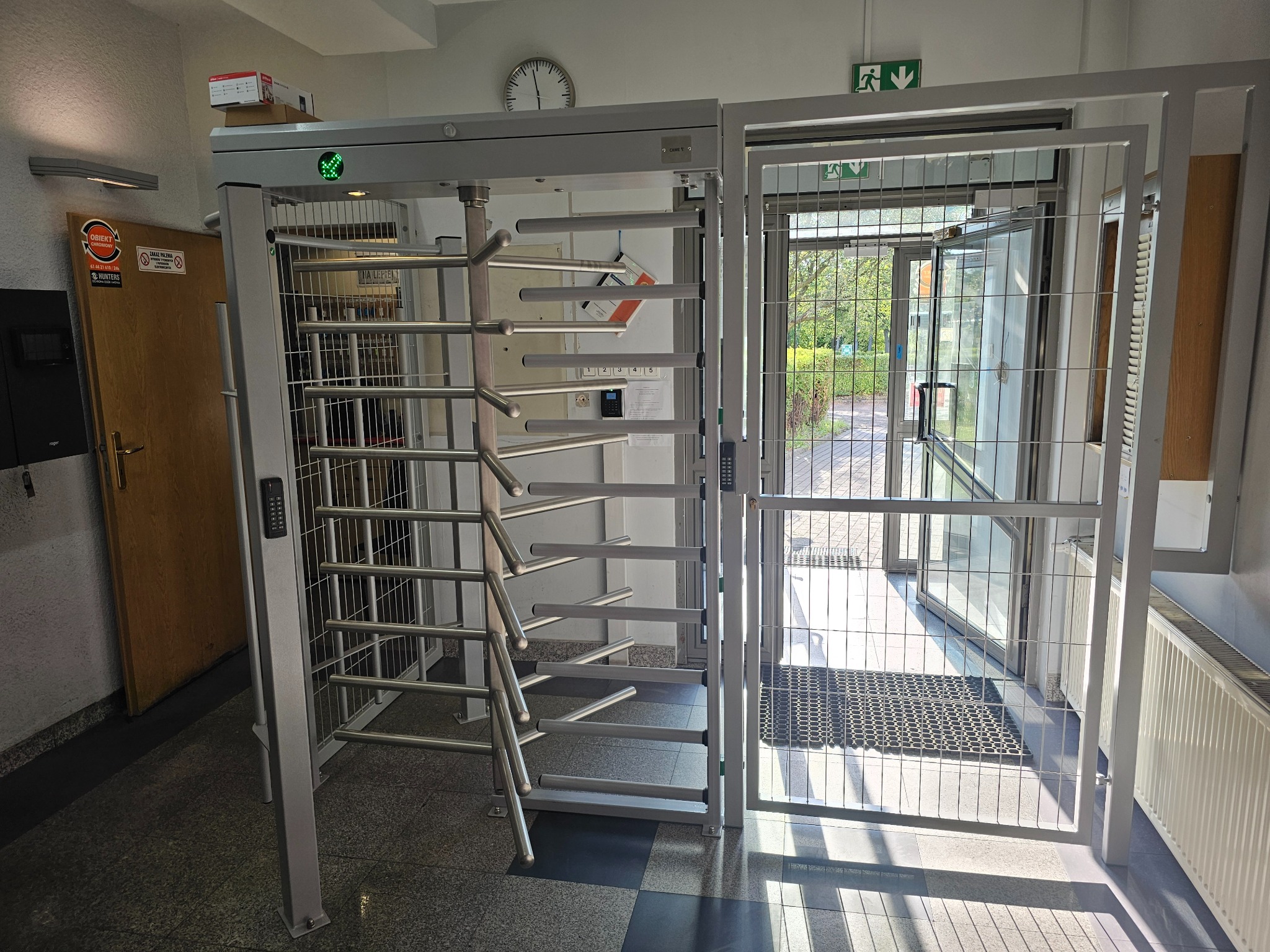 Bramownica z wyjściem ewakuacyjnym