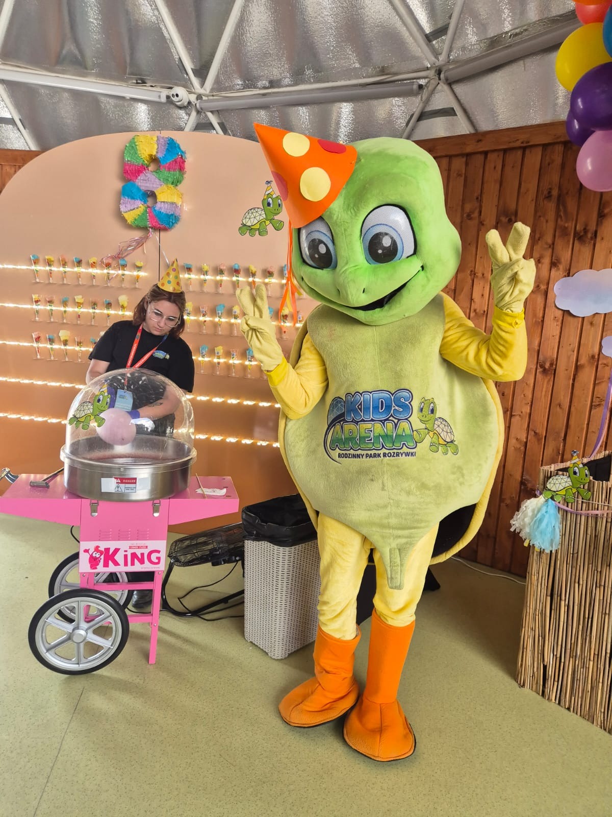 Pyszna wata cukrowa. Maskotka na urodziny.