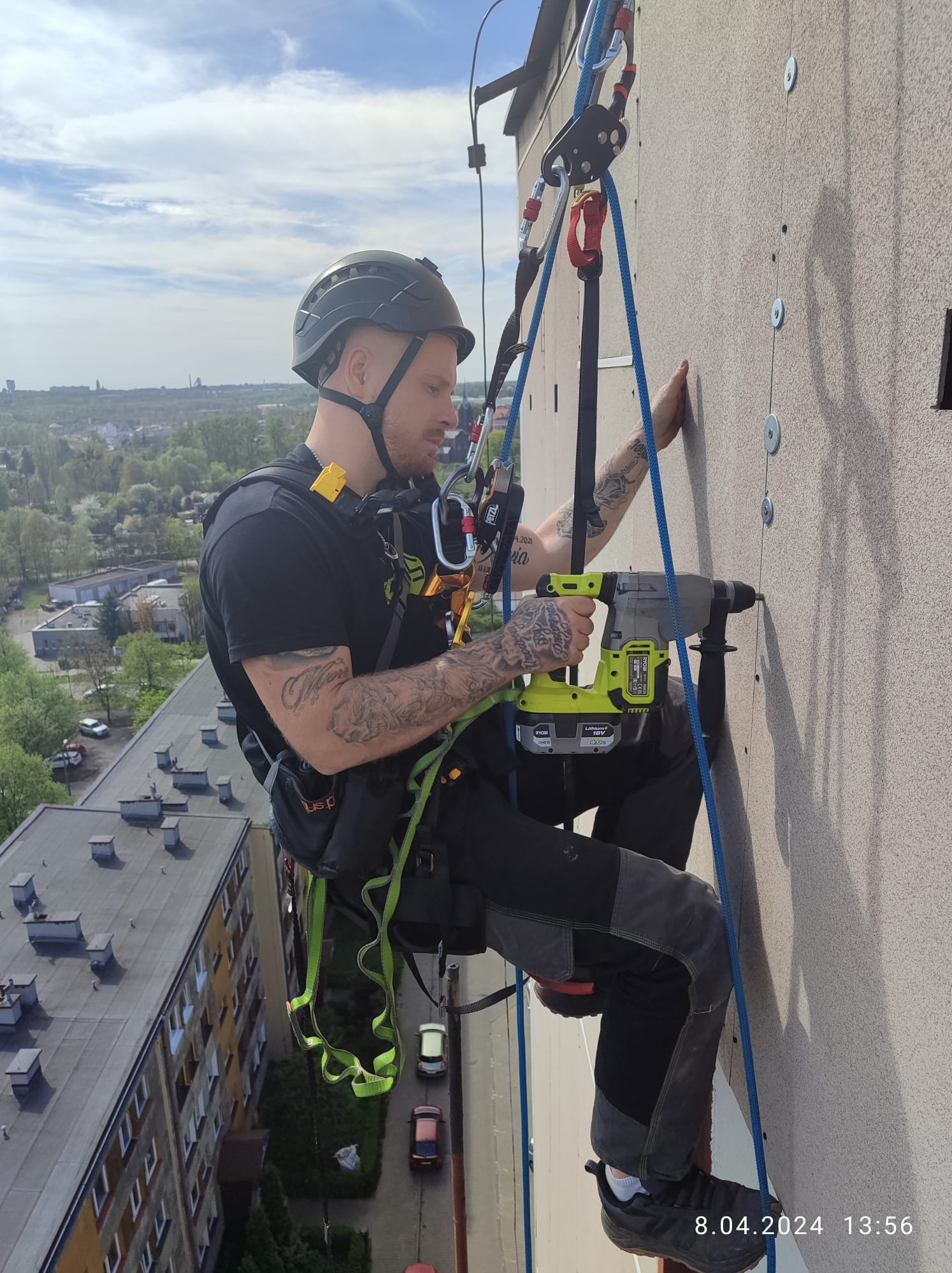 Dokręcanie starych i luźnych płyt azbestowych