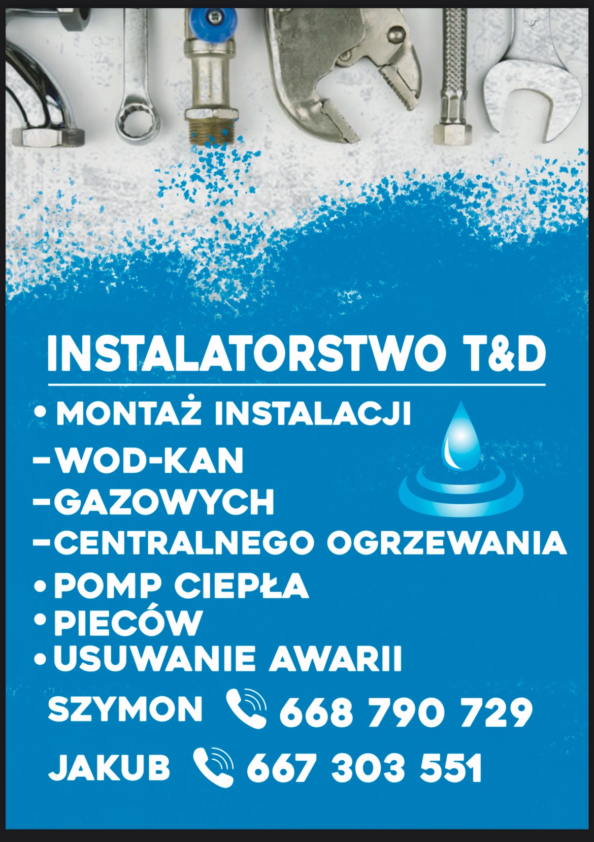 Plakat firmy instalatorskiej T&D z Miejskiej Górki oferującej montaż instalacji wod-kan, gazowych, centralnego ogrzewania, pomp ciepła, pieców oraz usuwanie awarii, z narzędziami hydraulicznymi w tle.