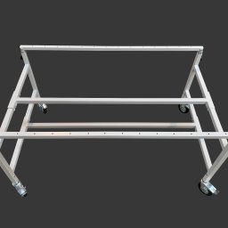 ELMAT Mateusz Ziętek - Biała, metalowa konstrukcja nośna na kółkach, z otworami montażowymi, na jednolitym szarym tle, widok z dołu.