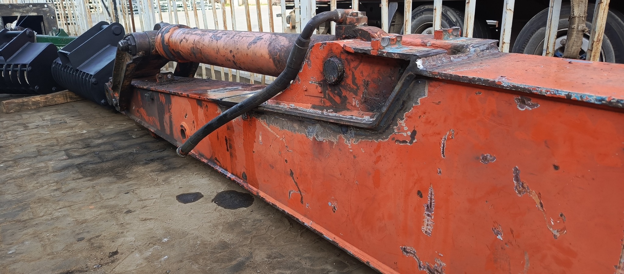 Przesunięcie siłownika wraz z przestawianiem ramienia