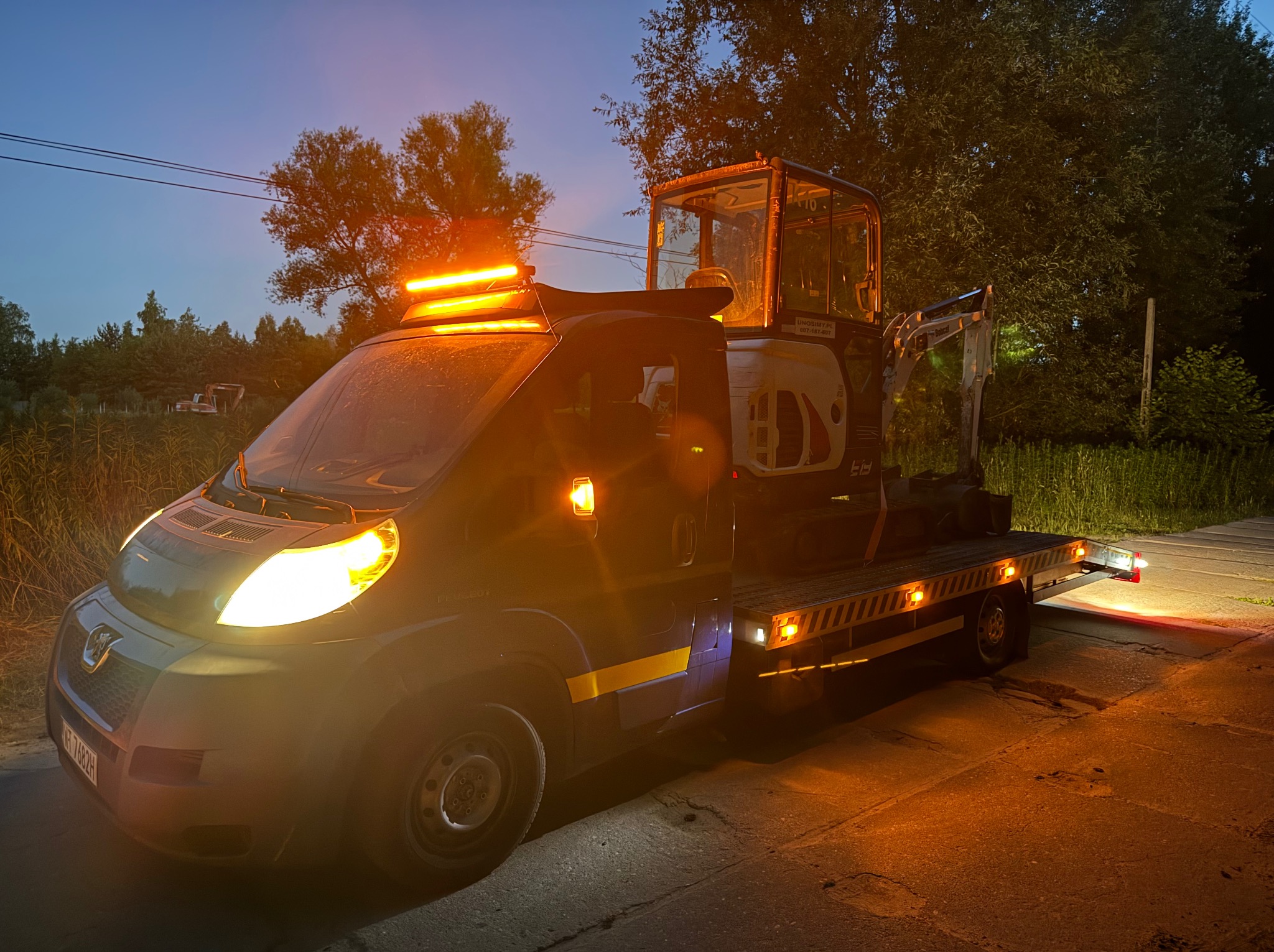 Usługi minikoparkę z operatorem