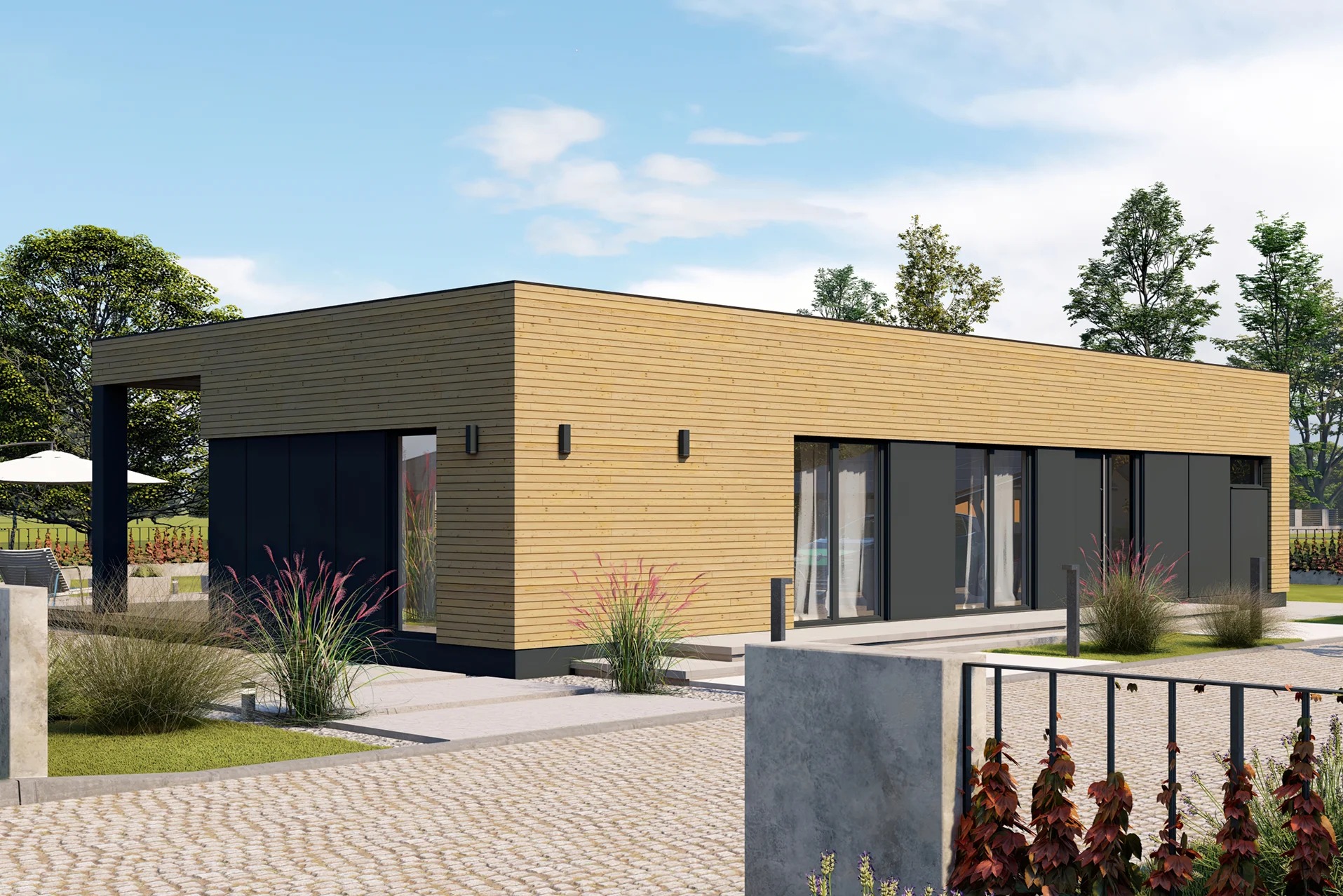 Nowoczesny, parterowy dom z elewacją z jasnego drewna, antracytowymi panelami i dużymi oknami, otoczony zielenią i brukowanym podjazdem.