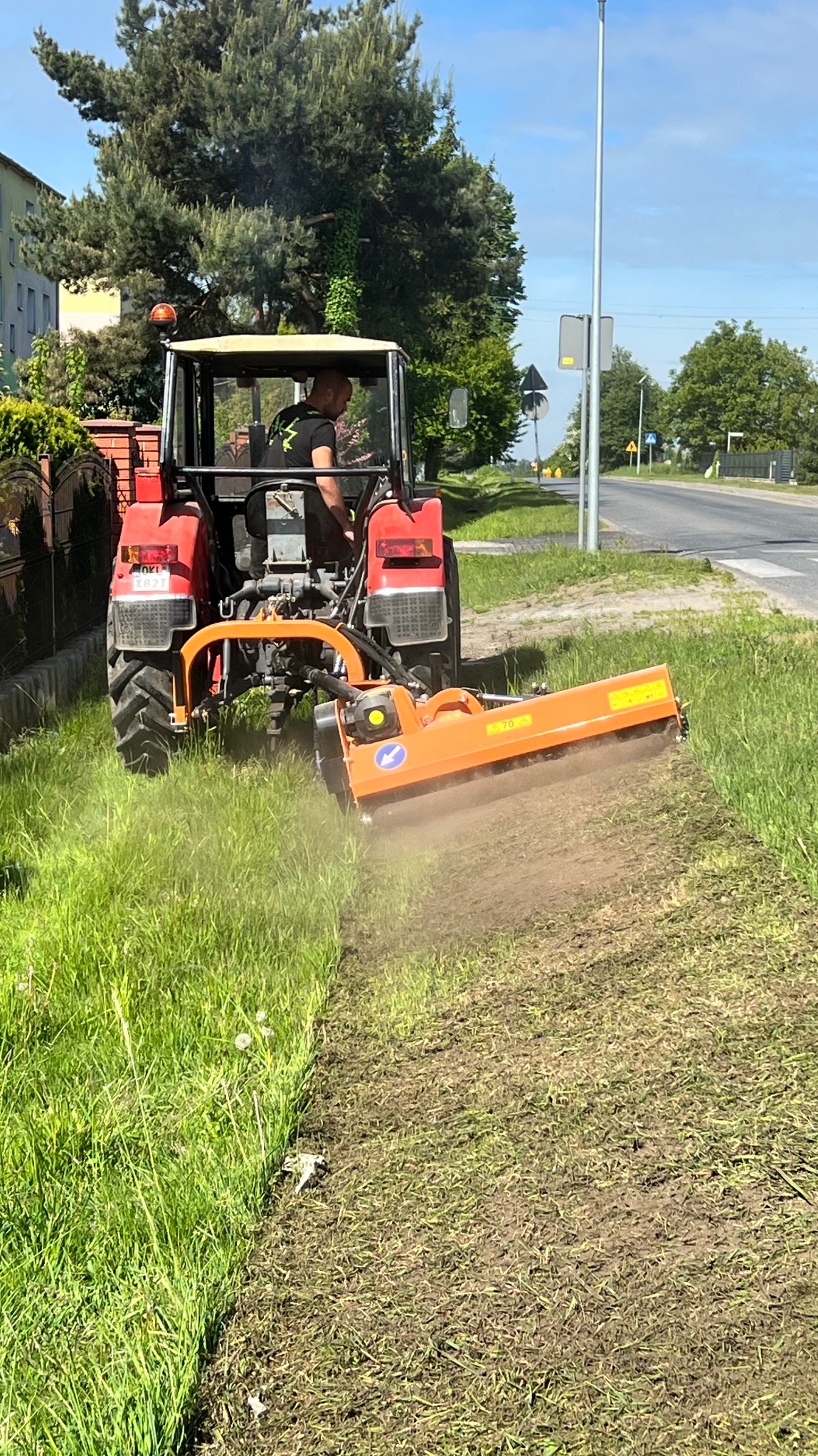 Mulczowanie zarośli i nieużytków – szybkie porządkowanie dużych powierzchni.