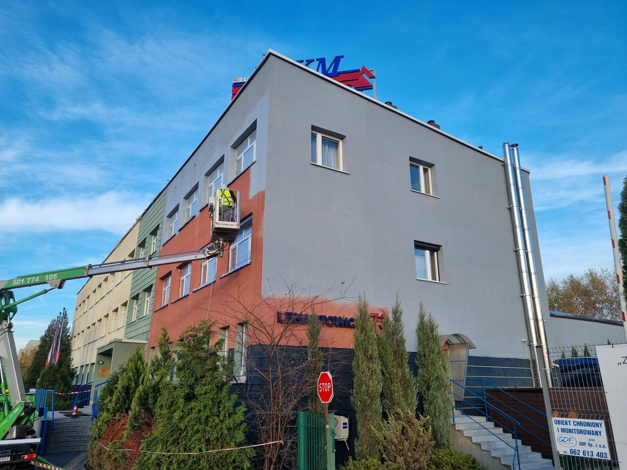 Malowanie elewacji natryskowo